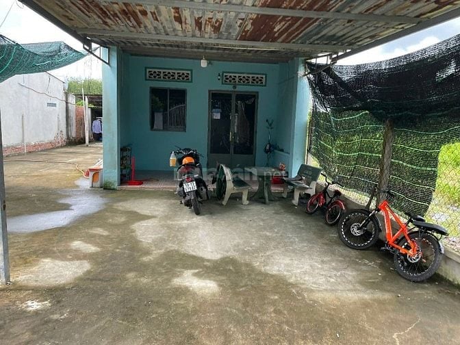 Chính chủ bán nhà mặt tiền đường Bùi Thị Ngọn, 303m2, sổ đỏ, giá 2,7tỷ