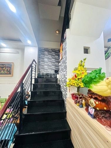 DUY NHẤT CĂN NHIÊU TỨ PHÚ NHUẬN ĐỂ GIÁ 4TỶ8 TRỤC ĐƯỜNG CHÍNH KDMB  
