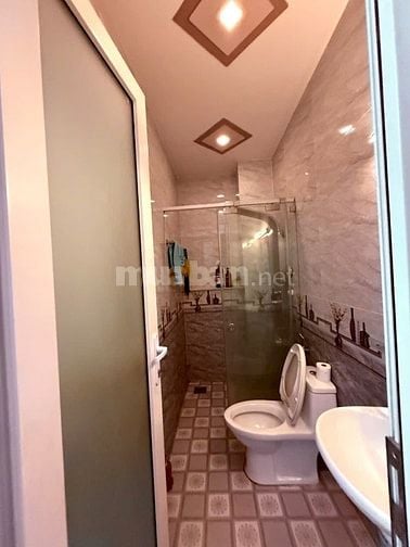 Nhà phố chính chủ xây kiên cố 4.15x15 trệt lửng 3 lầu Phạm Văn Chiêu 