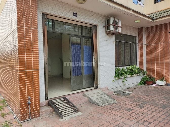 Cho thuê Nhà nguyên căn mặt tiền Q12, cách chợ An Sương 100m, chỉ 6tr/