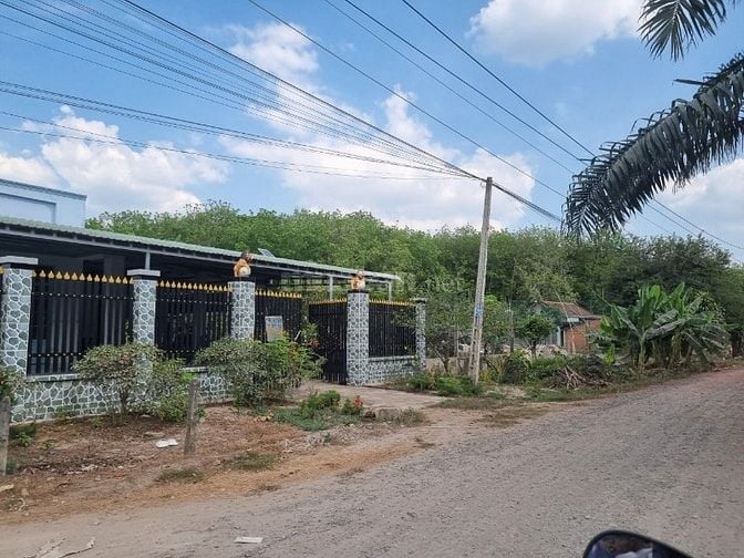 5500m2 có 1400m2 thổ cư. 2 mặt tiền. Ngay khu đô thị. 6,5 tỷ