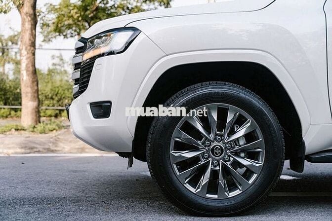 Toyota Land Cruiser 3.5 V6 2023 - 9000 km