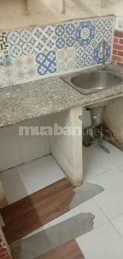 Cho thuê nhà 330/54/10 Nguyễn Tất Thành, P.13, Q.4, diên tích 30m2