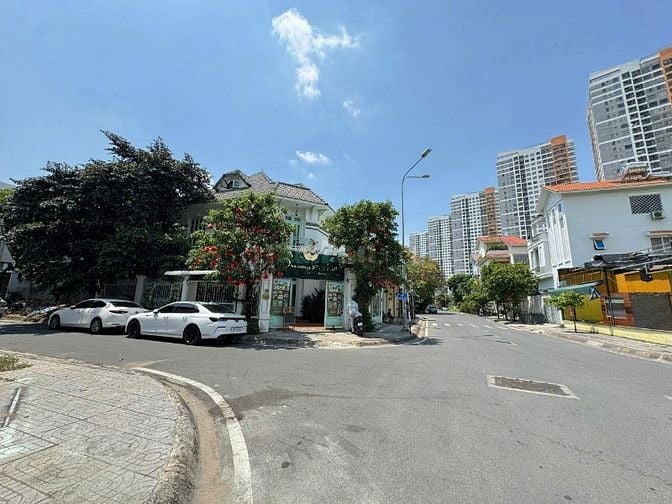 Bán nhà căn góc đường Mai Chí Thọ kdc Cán BCNV Quận 2 cũ gần chợ 156m2