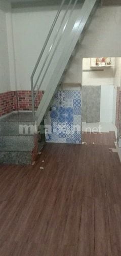 Cho thuê nhà 330/54/10 Nguyễn Tất Thành, P.13, Q.4, diên tích 30m2