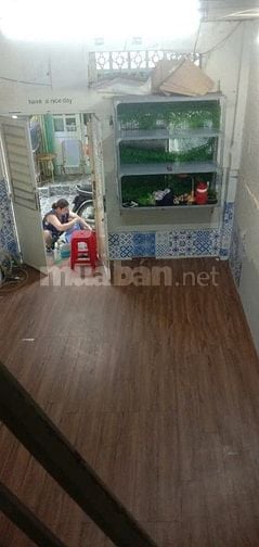 Cho thuê nhà 330/54/10 Nguyễn Tất Thành, P.13, Q.4, diên tích 30m2