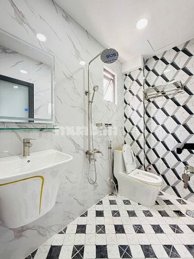 CHÍNH CHỦ 4 CĂN LIỀN KỀ ĐÚC 3 LẦU SÂN THƯỢNG KHU ĐỒNG BỘ CÓ THANG MÁY