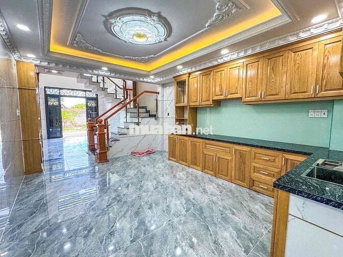 Nhà Sạch Sẻ DT 220m2 1Trệt 1Lửng 3Lầu 4Pn 5Wc Sân Thượng Hẻm Xe Tải
