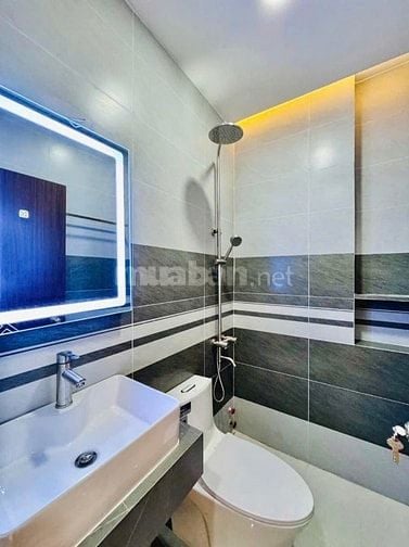 Đang có HĐ thuê. Nhà 42.2m² Nguyễn Thượng Hiền xây trệt 2 lầu, hẻm oto