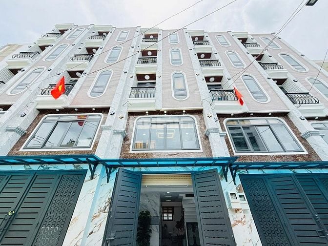 CHÍNH CHỦ 4 CĂN LIỀN KỀ ĐÚC 3 LẦU SÂN THƯỢNG KHU ĐỒNG BỘ CÓ THANG MÁY
