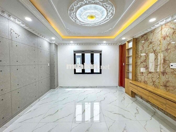 Nhà Sạch Sẻ DT 220m2 1Trệt 1Lửng 3Lầu 4Pn 5Wc Sân Thượng Hẻm Xe Tải
