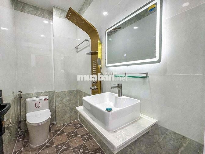 Nhà Sạch Sẻ DT 220m2 1Trệt 1Lửng 3Lầu 4Pn 5Wc Sân Thượng Hẻm Xe Tải