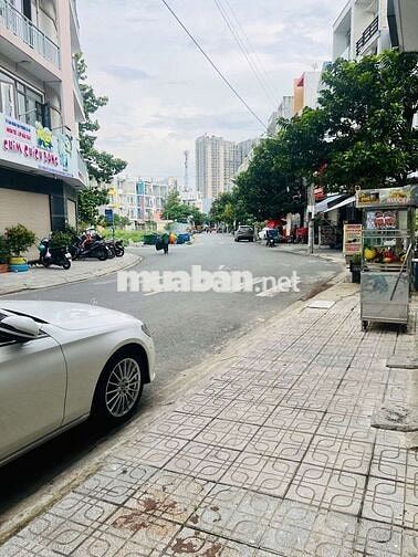 NHÀ 1T3L 5PN 4WC, NGAY KHU VIP NHIỀU CTY, NGÂN HÀNG. GẦN PHẠM VĂN ĐỒNG