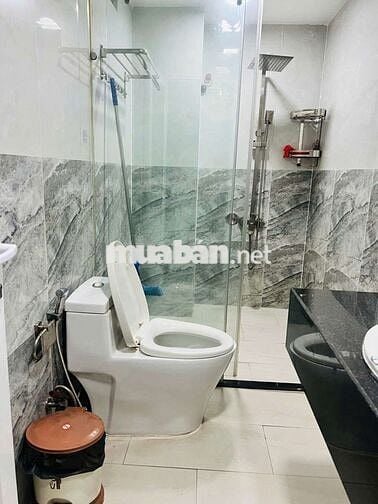 NHÀ 1T3L 5PN 4WC, NGAY KHU VIP NHIỀU CTY, NGÂN HÀNG. GẦN PHẠM VĂN ĐỒNG