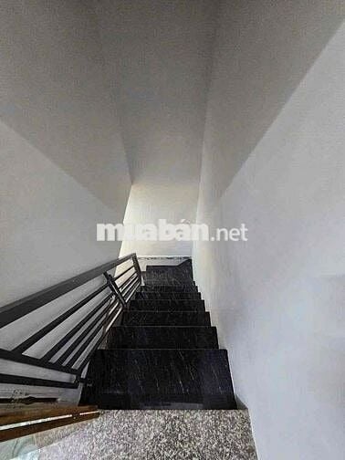 Bán Nhà SHC 3.2x5,1 lầu,650tr,đường 551 lê văn khương.