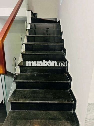 NHÀ 1T3L 5PN 4WC, NGAY KHU VIP NHIỀU CTY, NGÂN HÀNG. GẦN PHẠM VĂN ĐỒNG