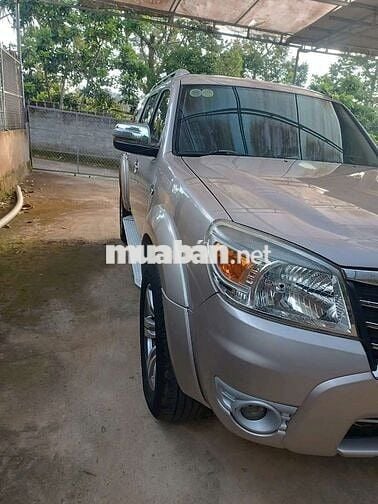 Ford everest 2012 2.5L 4x2 MT - 123456 km
