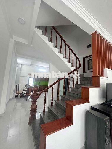 nhà 3 tầng MT LƯƠNG KHÁNH THIỆN