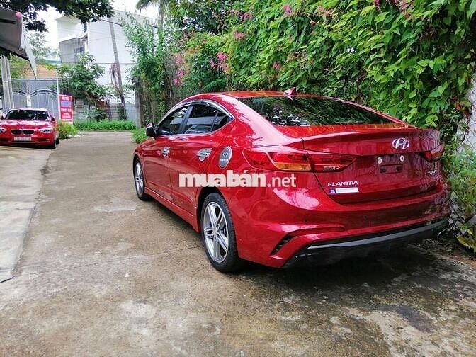 Hyundai Elantra 2018 1.6 AT Sport - 61000 km