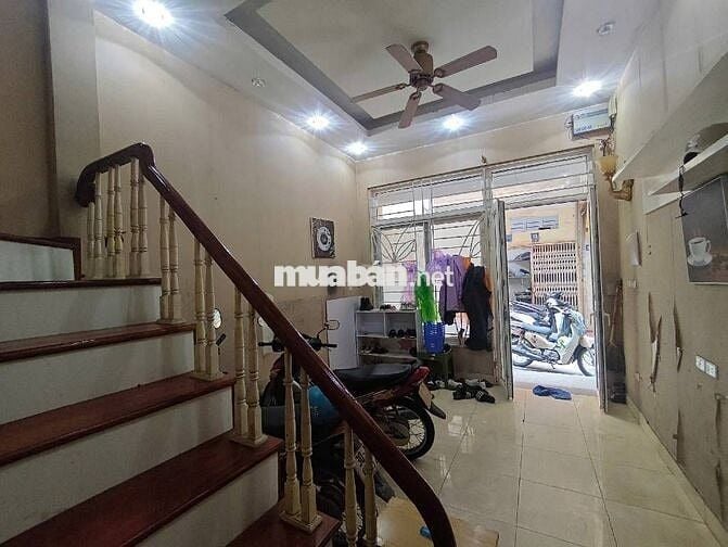PHÂN LÔ 33m*4T  Ô TÔ ĐỖ CỬA NGÕ THÔNG CHẠY VÒNG QUANH