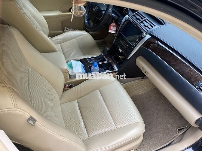 Toyota Camry 2.0E 2017 màu đen