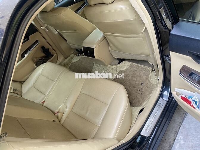 Toyota Camry 2.0E 2017 màu đen