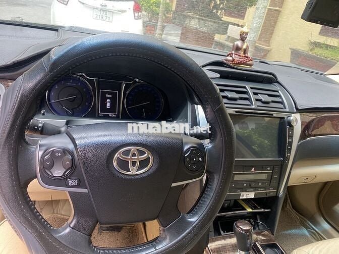 Toyota Camry 2.0E 2017 màu đen