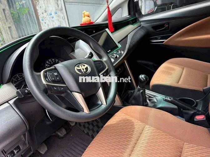 Toyota Innova 2016 2.0E - 140000 km