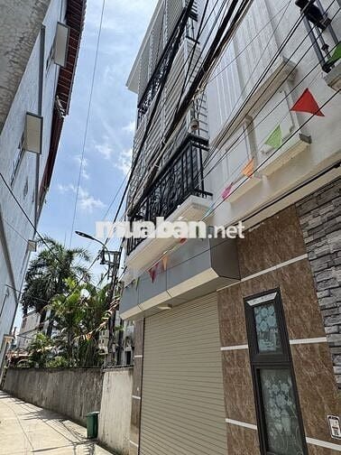 CHỊ HƯƠNG GỬI BÁ/N  NHÀ 38M*3T LÔ GÓC 2 THOÁNG VĨNH VIỄN Ô TÔ ĐỖ CỬA