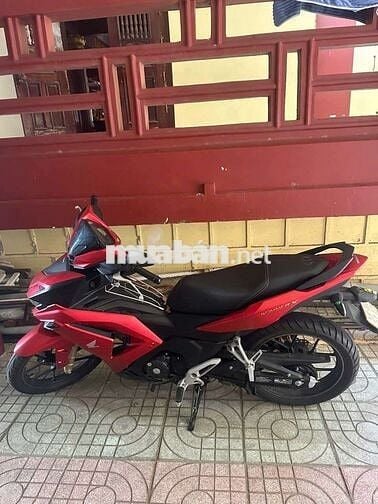 Honda Winner X màu đỏ, tay ga