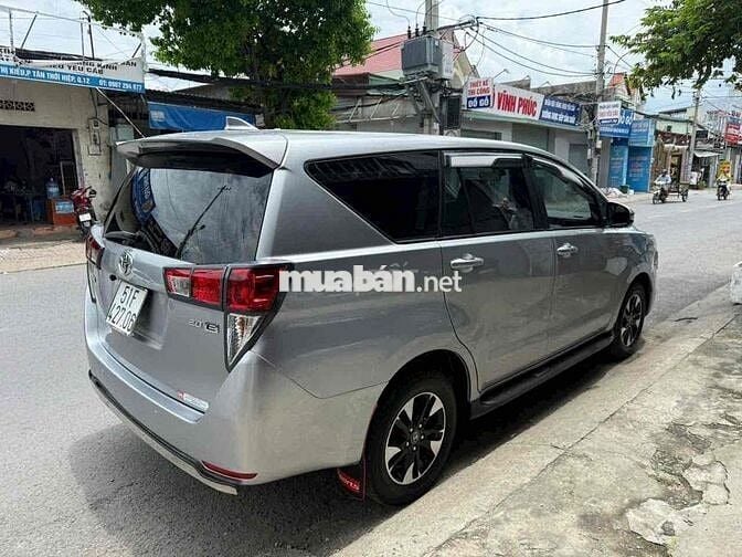 Toyota Innova 2016 2.0E - 140000 km