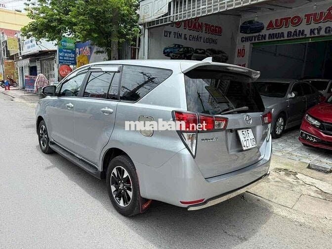 Toyota Innova 2016 2.0E - 140000 km