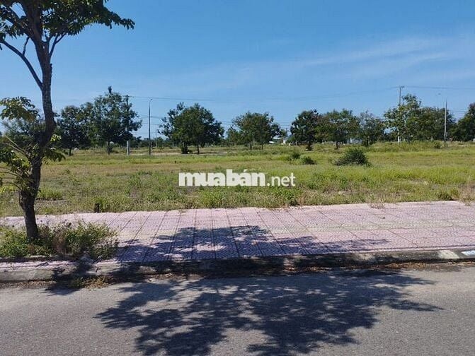 BÁN NHANH LÔ MẶT TIỀN DT 126m2, GẦN CHỢ - KCN - BIỂN GIÁ 15tr/m2