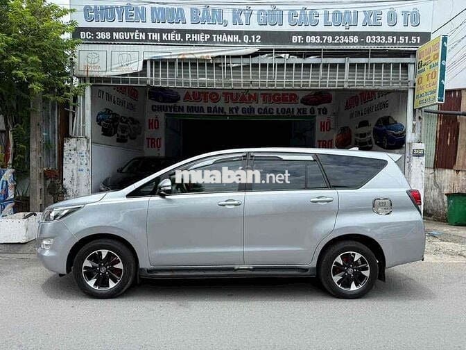 Toyota Innova 2016 2.0E - 140000 km