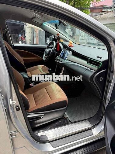 Toyota Innova 2016 2.0E - 140000 km