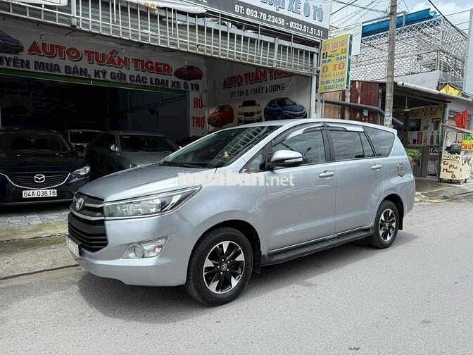 Toyota Innova 2016 2.0E - 140000 km