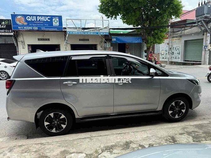 Toyota Innova 2016 2.0E - 140000 km