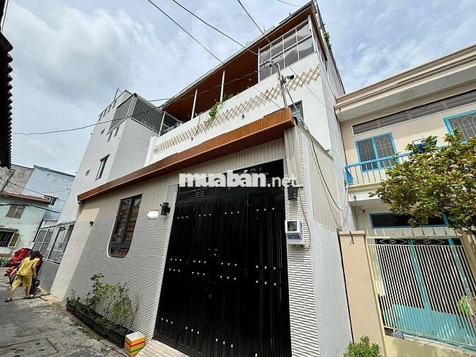 NHÀ 3 TẦNG HẺM XE HƠI 44M GẦN NGAY CÔNG VIÊN LÀNG HOA CHỈ VỚI 4,35 TỶ