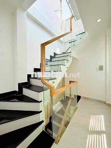 NHÀ 3 TẦNG HẺM XE HƠI 44M GẦN NGAY CÔNG VIÊN LÀNG HOA CHỈ VỚI 4,35 TỶ