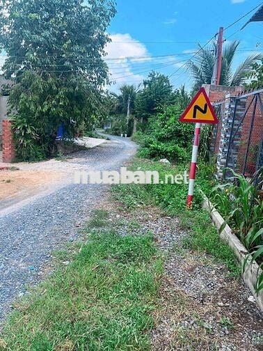 NHÀ NGỘP VỊ TRÍ ĐẸP NGANG 13 DÀI 24 THỔ CƯ 100M ĐƯỜNG 6M SHR 950TR XÓM