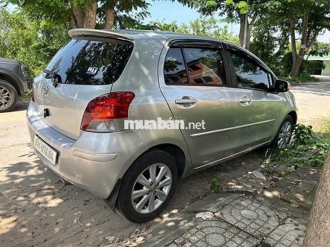 Cần bán Toyota Yaris 1.5L AT 2011 (nhập Thái) ĐẸP