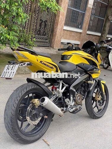 moto kawasaki pulsar 200