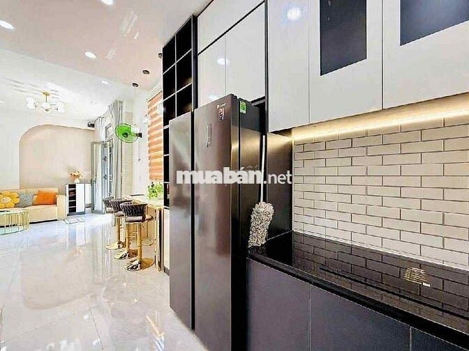 NHÀ 3 TẦNG HẺM XE HƠI 44M GẦN NGAY CÔNG VIÊN LÀNG HOA CHỈ VỚI 4,35 TỶ