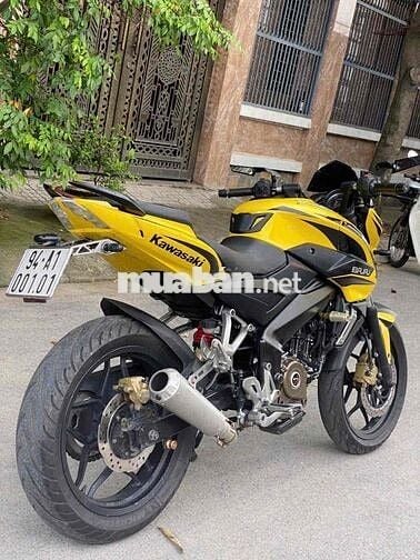moto kawasaki pulsar 200