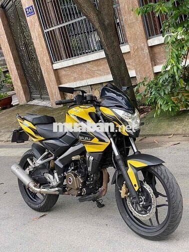 moto kawasaki pulsar 200