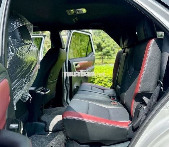 Toyota Fortuner Legender 2x4 Cao Cấp 2025