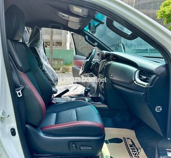 Toyota Fortuner Legender 2x4 Cao Cấp 2025