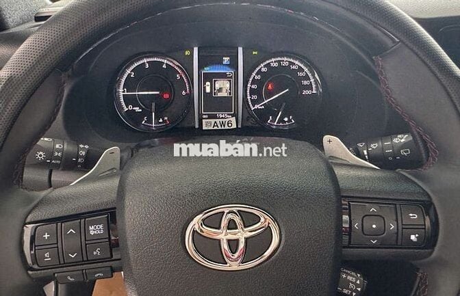 Toyota Fortuner Legender 2x4 Cao Cấp 2025