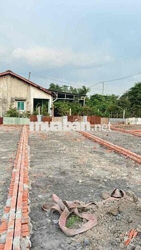 BÁN ĐẤT THỔ CƯ MẶT TIỀN KINH,VUÔNG VỨC GIÁ RẺ.