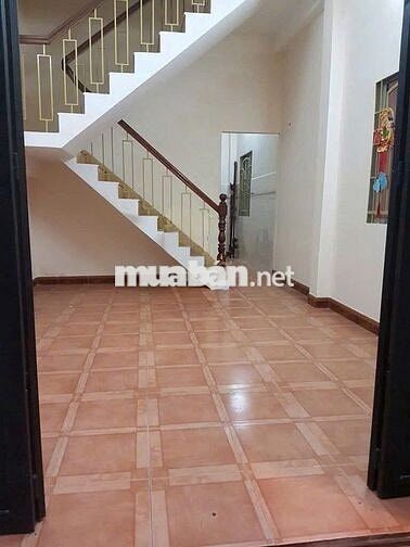 Nhà hẻm 1 xẹt Ngô Quyền 2 lầu 4x11 - 4pn 2wc 3 máy lạnh